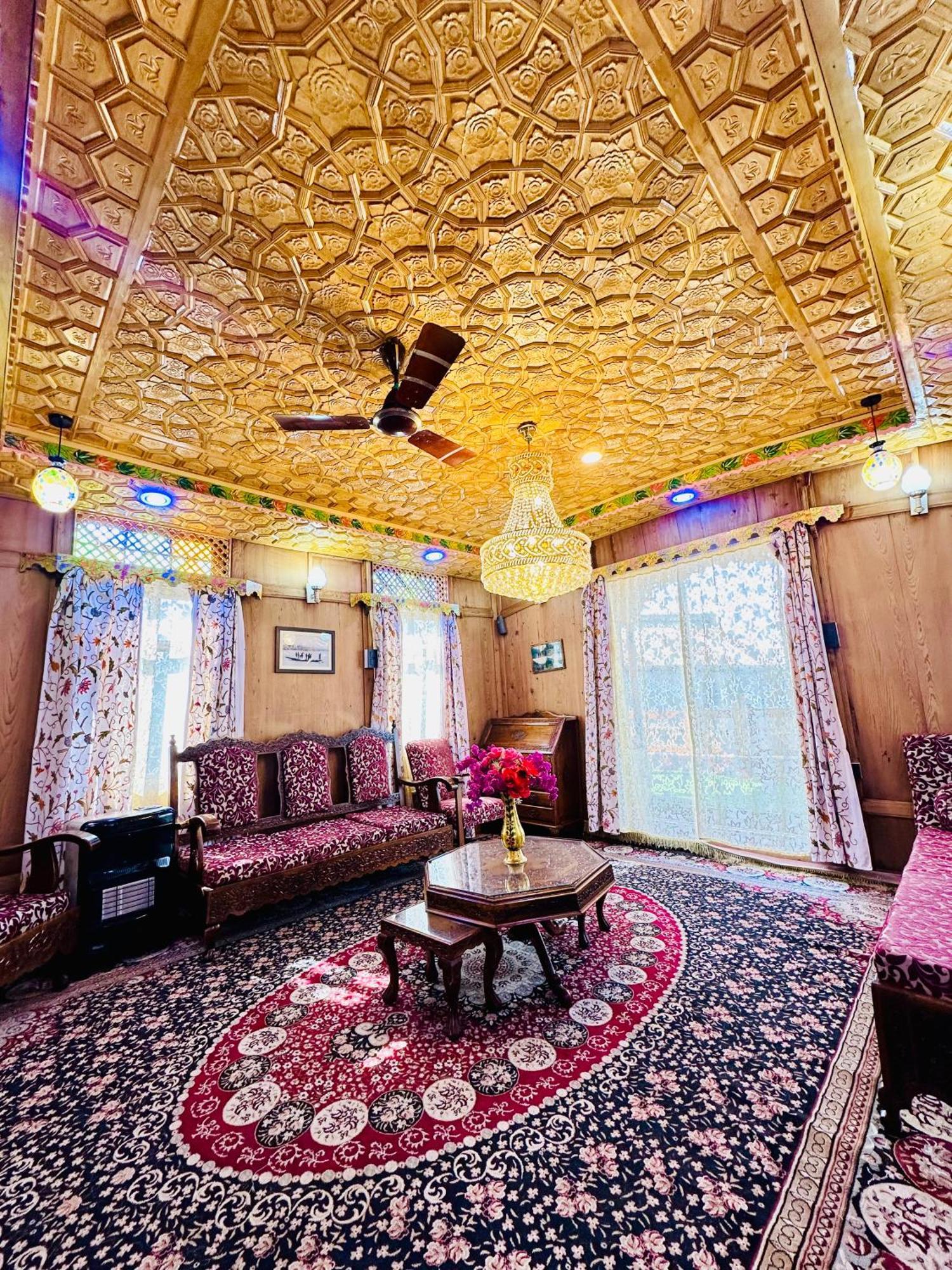 Houseboat New World Hotel Srinagar  Exterior photo
